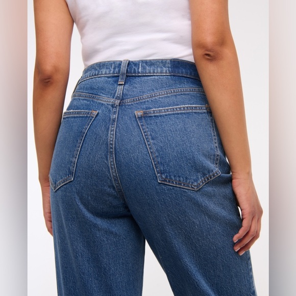 Abercrombie - Curve Love Ultra High Rise 90s Straight Jean - Picture 5 of 13